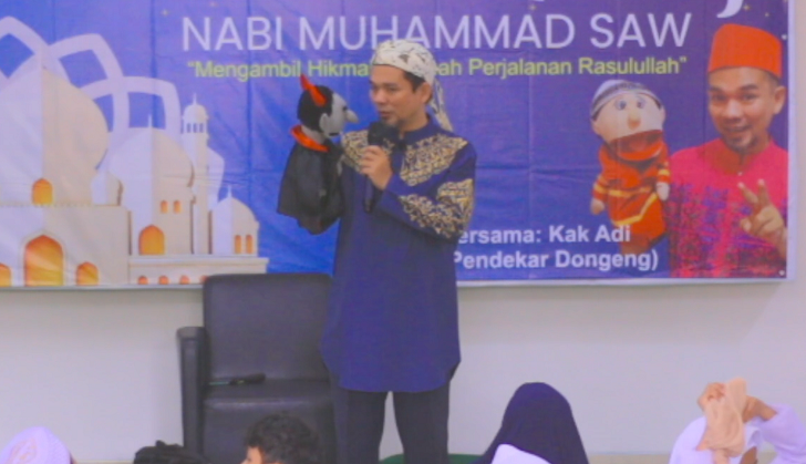 Dongeng Bersama Kak Adi Pamungkas dalam Isra Mi’raj SD Silaturahim Islamic School 2