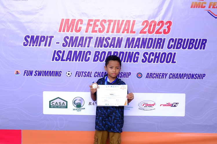 Juara Fun Swimming 2023 8 Siswa SD Silaturahim Islamic School Meraih Juara Lomba Renang