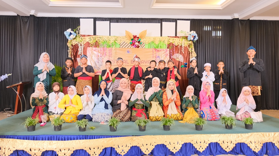 Festival Budaya Jawa Barat dengan tema “West Java Creative Vibe Sauyunan Dina Kreasi”